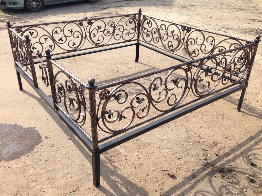 Кованые оградки 